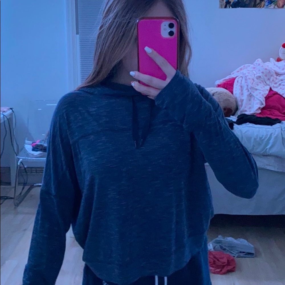 blue gap athletic shirt